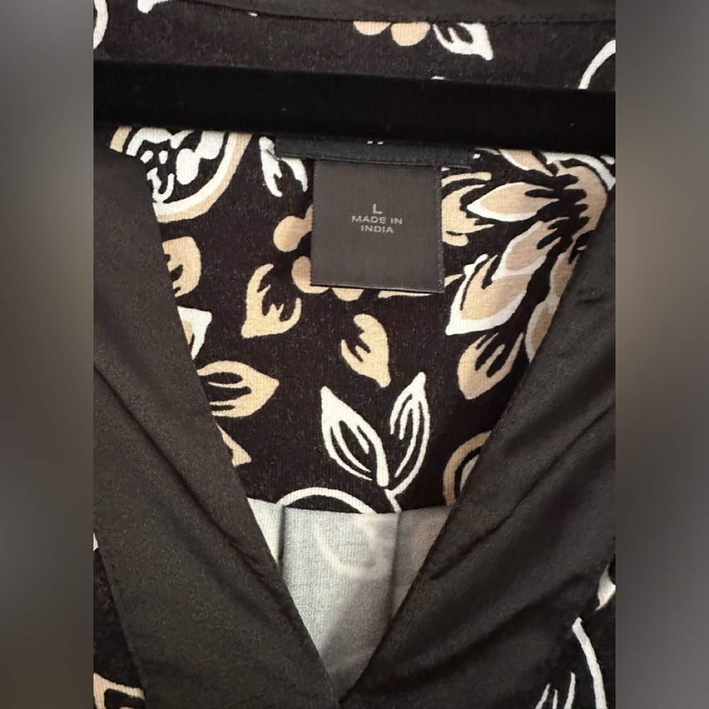 Ann Taylor - Picture 3 of 4